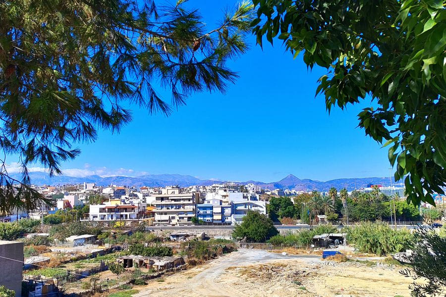 Στο “κόκκινο” η Αλικαρνασσός για τις “γκρίζες ζώνες” του Κτηματολογίου