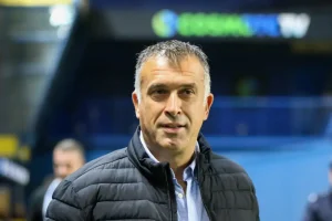 Αναστασίου στον Παναιτωλικό, Μαλεζάς στη Λάρισα