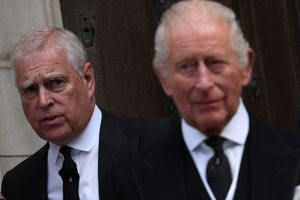 Αφαιρούνται όλοι οι τίτλοι από τον Άντριου, χάνει και το «πρίγκιπας» – Ο Κάρολος τον διώχνει από την βασιλική κατοικία