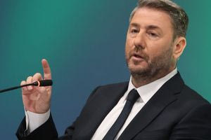 Ανδρουλάκης: Ο Μητσοτάκης κάνει επίδειξη εσωκομματικής πυγμής πάνω στο Μνημείο