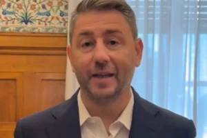 Ανδρουλάκης στο TikTok: Από το σούπερ μάρκετ μέχρι το ρεύμα, όλα τα πληρώνεις εσύ