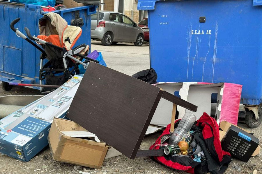 (ΦΩΤΟ): Λόφοι από ογκώδη απορρίμματα στα Καμίνια