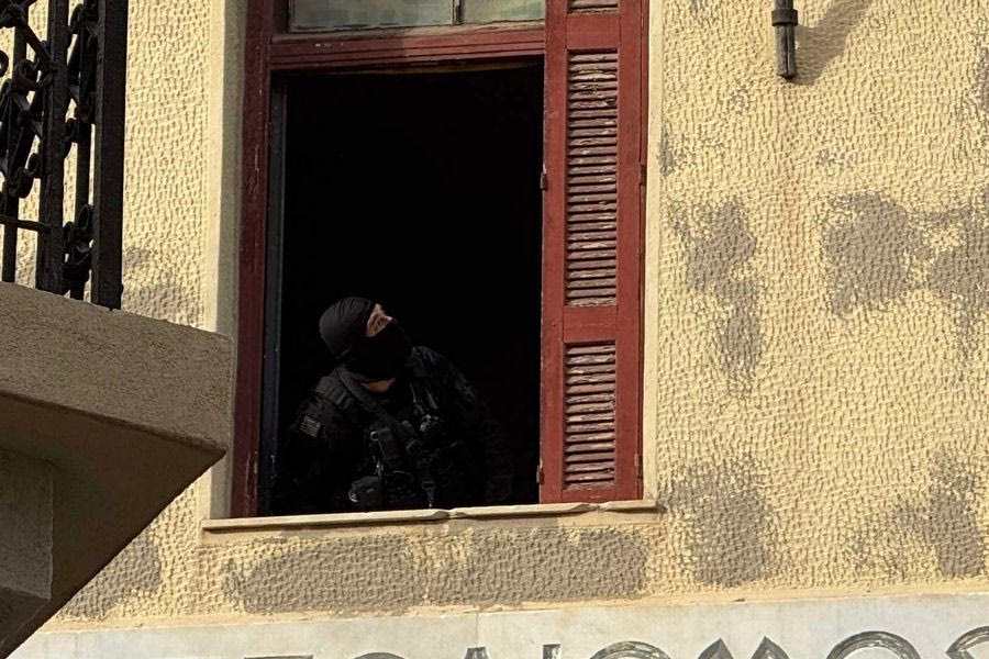 (ΦΩΤΟ) «Έφοδος» στον Ευαγγελισμό: Συνελήφθησαν έξι άτομα για την επίθεση στον Βορίδη