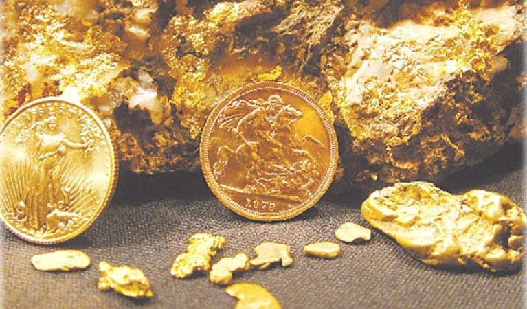 Χρυσός: Η τιμή του «σπάει το φράγμα» των 4.000 δολαρίων
