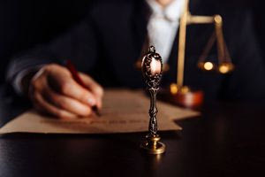 Η διαθήκη εκατομμυρίων και η κόντρα ανιψιού και αλλοδαπής φροντίστριας