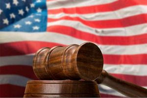 Ντόναλντ Τραμπ: Παραιτήθηκε πρώην σύμβουλος του, κατηγορούμενος για κοινοποίηση απόρρητων πληροφοριών