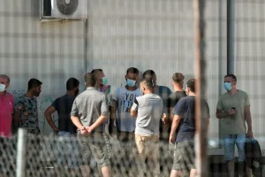 «Μαχαίρι» στα επιδόματα για το μεταναστευτικό – Τι αλλάζει σε στέγαση, σίτιση και δομές φιλοξενίας