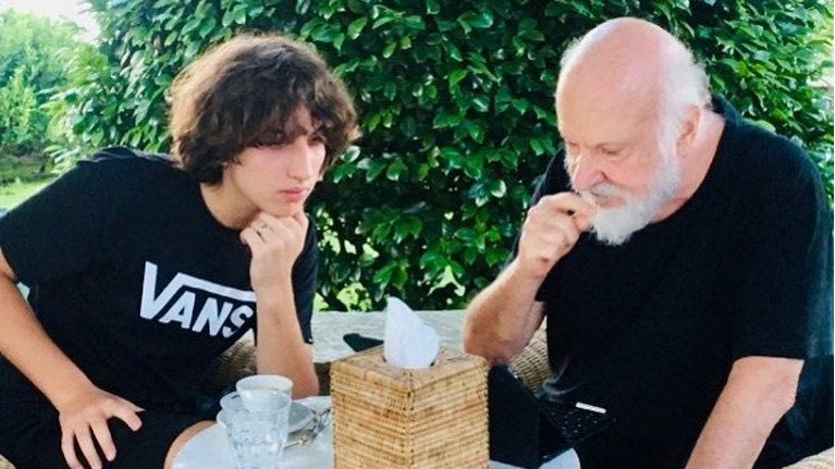 «Παππού, σε αγαπώ»: Ο συγκινητικός επικήδειος του εγγονού του Διονύση Σαββόπουλου