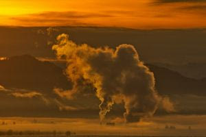«Για πρώτη φορά» ψηφίζουν για παγκόσμιο φόρο στις εκπομπές άνθρακα – Και οι ΗΠΑ απειλούν με κυρώσεις