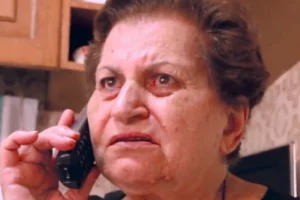 «Μοιχεία; Εγώ ποτέ» – Το βίντεο της ΕΛΑΣ με την «κυρία Χρυσούλα» για τις απάτες σε βάρος ηλικιωμένων