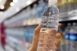 Γιατί ο κανόνας ενυδάτωσης «8 ποτήρια την ημέρα» μπορεί να μην είναι σωστός για όλους