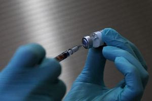 Αντιγριπικά εμβόλια: Έφτασαν στα φαρμακεία – Πότε ξεκινούν οι δωρεάν εμβολιασμοί