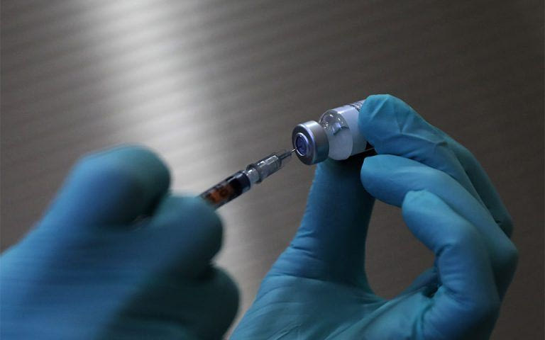Αντιγριπικά εμβόλια: Έφτασαν στα φαρμακεία – Πότε ξεκινούν οι δωρεάν εμβολιασμοί
