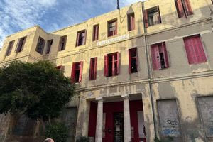 (ΦΩΤΟ) «Έφοδος» στον Ευαγγελισμό: 6 συλλήψεις για την επίθεση στον Μάκη Βορίδη – Τα ευρήματα της ΕΛ.ΑΣ