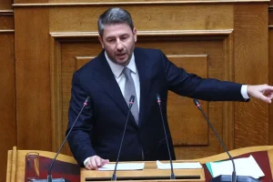Ανδρουλάκης: «Ο κ. Τσίπρας σκηνοθέτησε τη διάλυση του κόμματός του»