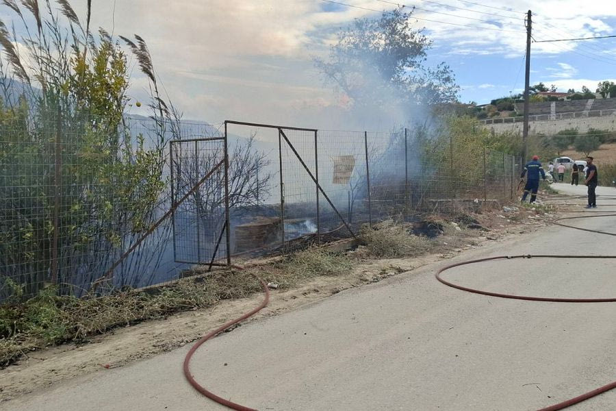 Χωρίς αναζωπυρώσεις το μέτωπο των Μαλάδων τη νύχτα