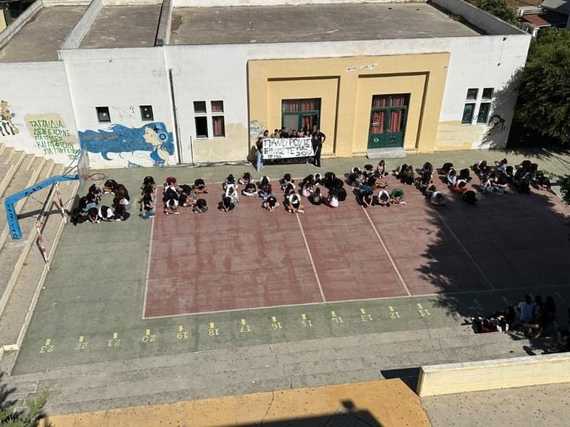 Δράση συμπαράστασης στον Πάνο Ρούτσι από τη μαθητική κοινότητα του 11ου ΓΕΛ Ηρακλείου