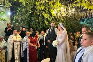 (ΦΩΤΟ + ΒΙΝΤΕΟ) Παντρεύτηκε την εκλεκτή της καρδιάς του και λίγες ώρες πριν έγινε θείος – Διπλές χαρές για τον γνωστό λυράρη
