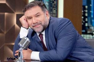 Γρηγόρης Αρναούτογλου: «Τόσο θρήσκος ήμουν που δεν είχα ερωτικές επαφές κάθε Τετάρτη – Παρασκευή»