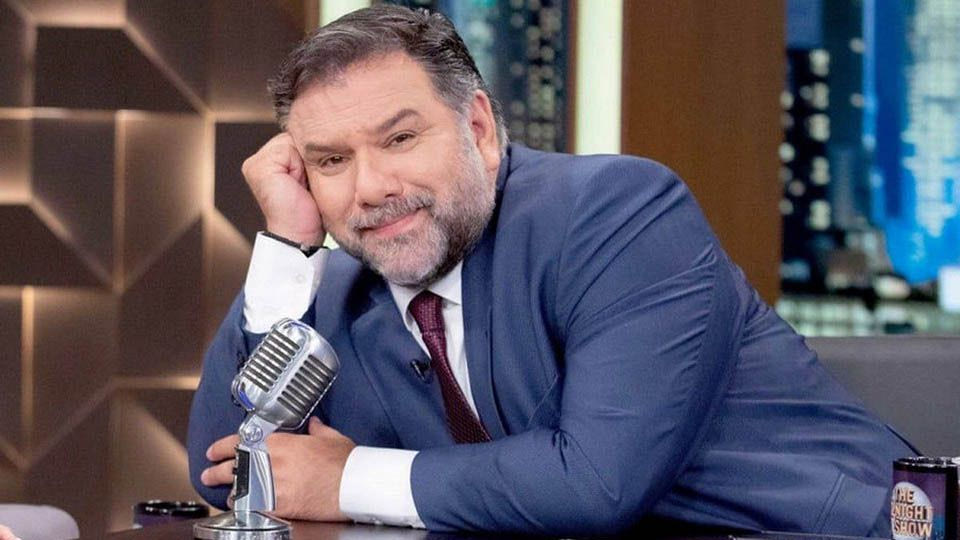 Γρηγόρης Αρναούτογλου: «Τόσο θρήσκος ήμουν που δεν είχα ερωτικές επαφές κάθε Τετάρτη – Παρασκευή»