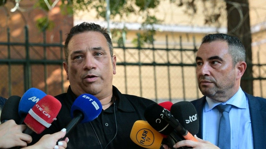 Ξεσπά ο πατέρας της Κυριακής Γρίβα: Περιπολικό πήγε τη Βανδή σε συναυλία και στη κόρη μου είπαν «δεν είναι ταξί»;