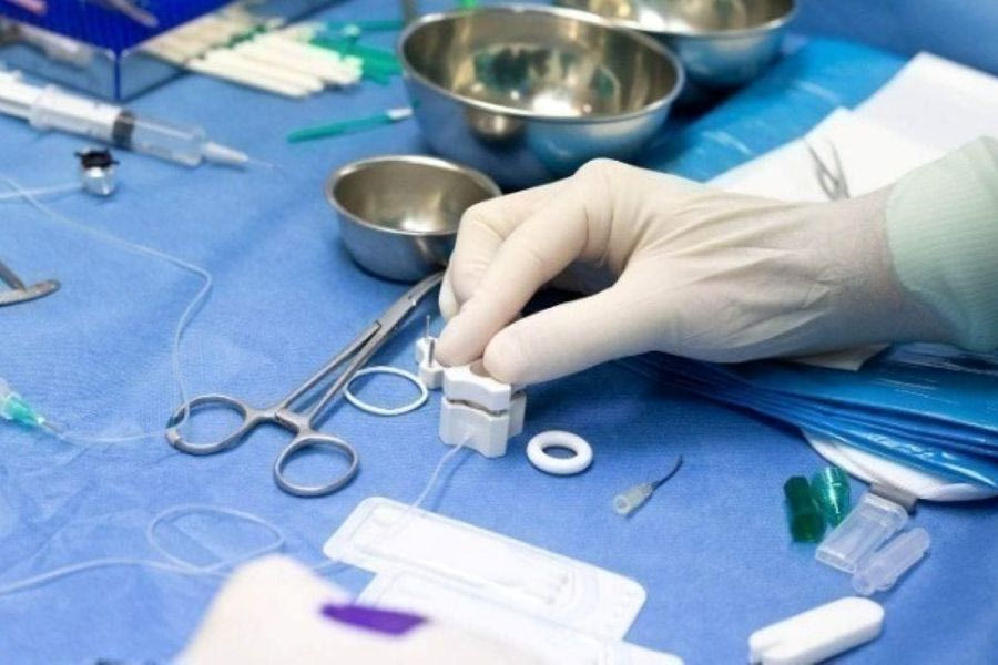 Έκλεισαν να χειρουργηθούν στο νοσοκομείο, τους στέλνουν σε ιδιωτικά θεραπευτήρια για την επέμβαση