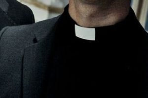 Βραζιλία: Καθολικός ιερέας πιάστηκε ημίγυμνος με τη κοπέλα πιστού του