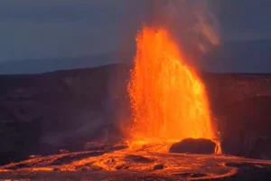 Το ηφαίστειο της Χαβάης ξαναξυπνά με πίδακες λάβας 400 μέτρων