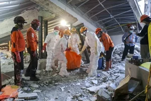 Ινδονησία: Τουλάχιστον 45 οι νεκροί από την κατάρρευση του οικοτροφείου