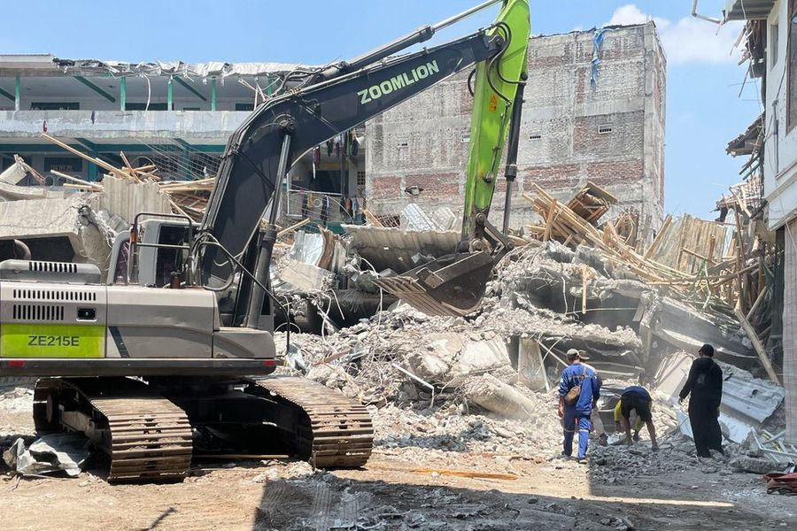Αδιανόητη τραγωδία στην Ινδονησία: Στους 54 οι νεκροί από το σχολείο που κατέρρευσε -Δέκα άτομα αγνοούνται