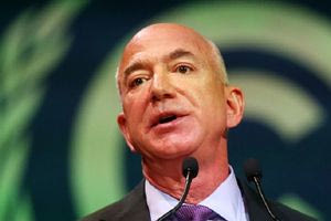 Τζεφ Μπέζος: «Εμείς θα ζούμε στο διάστημα και τα ρομπότ θα δουλεύουν για εμάς»