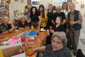 Δημιούργησαν και πρόσφεραν σχολικά είδη σε παιδιά