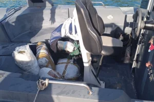 Ηγουμενίτσα: Το λιμενικό διέσωσε 50χρονο από σκάφος που βυθιζόταν – Είχε μαζί του 135 κιλά κάνναβης