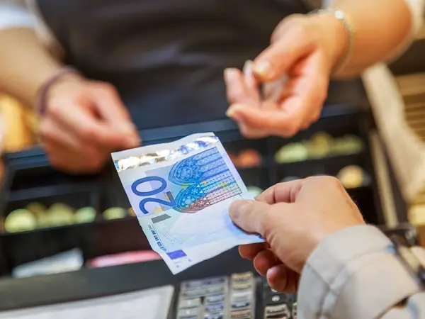 Ποιες αυξήσεις σε μισθούς και συντάξεις έρχονται στο επόμενο 6μηνο – Τα νέα επιδόματα του Νοεμβρίου