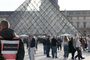 Μουσείο του Λούβρου: Δυο συλλήψεις για τη ληστεία, σύμφωνα με γαλλικά μέσα ενημέρωσης