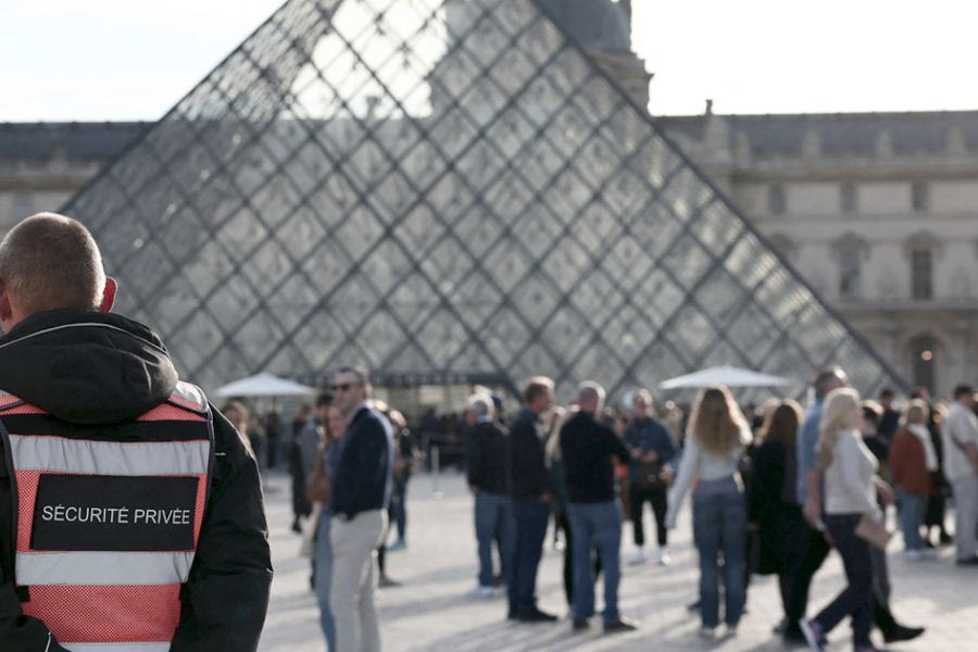 Μουσείο του Λούβρου: Δυο συλλήψεις για τη ληστεία, σύμφωνα με γαλλικά μέσα ενημέρωσης