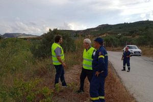 Στο μέτωπο της πυρκαγιάς στις Μαλάδες ο δήμαρχος Ηρακλείου