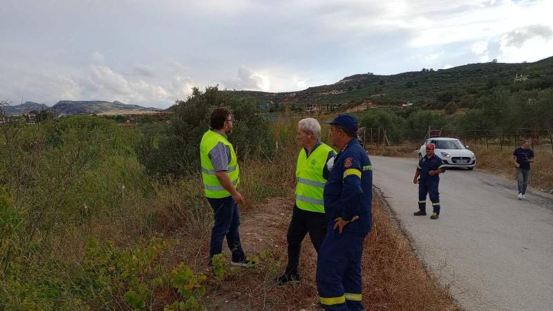 Στο μέτωπο της πυρκαγιάς στις Μαλάδες ο δήμαρχος Ηρακλείου