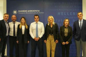 Σύσκεψη των Γραμματέων Αποκεντρωμένων Διοικήσεων με τον Υπουργό Μετανάστευσης και Ασύλου για τη νόμιμη μετανάστευση