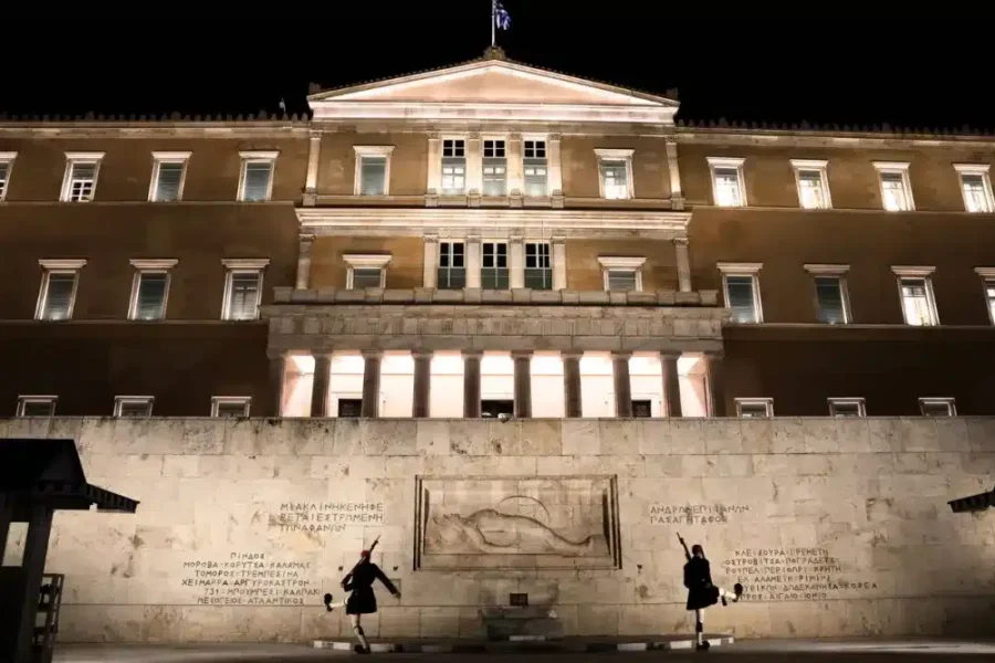 Βουλή: Πέρασε με 159 ψήφους υπέρ η τροπολογία για το Μνημείο του Αγνώστου Στρατιώτη