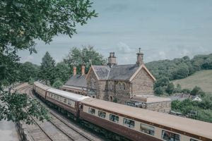 Το «πιο πολυτελές τρένο» στη Βρετανία επιστρέφει για τον γύρο του Ηνωμένου Βασιλείου τα Χριστούγεννα