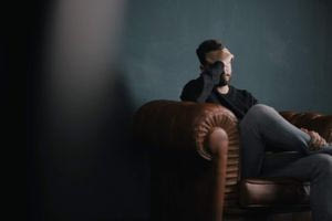 Το 30% των εργαζόμενων πηγαίνουν χαρούμενοι στην δουλειά τους, οι υπόλοιποι είναι θυμωμένοι, αγχωμένοι και καταθλιπτικοί- Αλλά που να βρεις ψυχίατρο στο ΕΣΥ