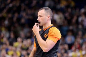 Euroleague: Aπέκλεισε τον διαιτητή Ούρος Νίκολιτς από όλες τις διοργανώσεις της