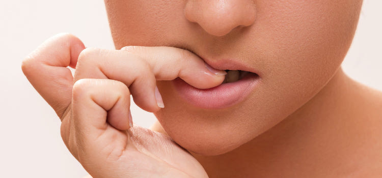 Πόσο επικίνδυνο είναι να τρώμε τα νύχια μας