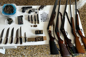 Όπλα και ναρκωτικά σε σπίτι 61χρονου