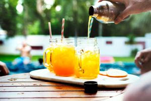 Tο φρουτώδες ρόφημα που μειώνει την πίεση και τη χοληστερόλη