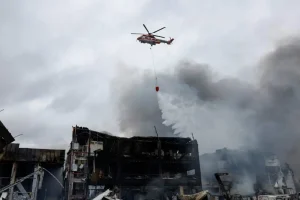 Ουκρανία: Τρεις νεκροί μετά από ρωσικούς βομβαρδισμούς – Μεταξύ των θυμάτων και ένας διασώστης