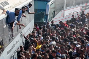 Συγκίνηση στην απελευθέρωση 2.000 Παλαιστίνιων κρατούμενων από το Ισραήλ (φωτογραφίες)