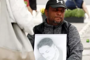 Στην κυβέρνηση παίζουν με την τύχη τους και πετούν…αετό για τον απεργό πείνας Πάνο Ρούτσι! Περισσότερους εισαγγελείς για το γραφείο της Αθήνας ζήτησε η Κοβέσι!!! Στο Μαξίμου…ανακάλυψαν ότι υπάρχει ακρίβεια!