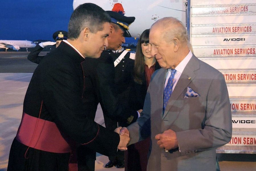 Σήμερα η ιστορική συνάντηση Πάπα με βασιλιά Κάρολο – Θα προσευχηθούν μαζί δημόσια έπειτα από 500 χρόνια